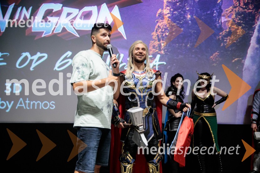  Uroš Bitenc, moderator, vplivneš;  Matic Gaiser, ThorVečer Superjunakov in premiera filma Thor: Ljubezen in grom v Cineplexxu