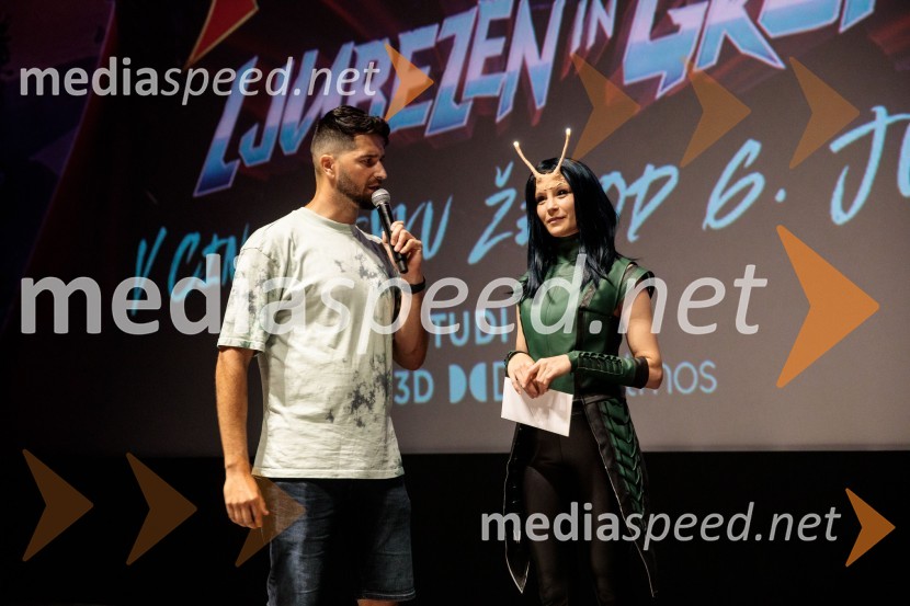 Uroš Bitenc, moderator, vplivneš;  Klara Čotar, Black Tea CosplayVečer Superjunakov in premiera filma Thor: Ljubezen in grom v Cineplexxu