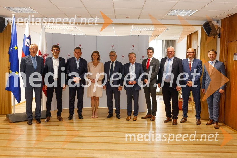  ... ;  Matjaž Rakovec, župan Mestne občine Kranj; dr. Aleksander Jevšek, minister za razvoj in EU kohezijsko politiko;  Tanja Fajon, podpredsednica vlade in ministrica za zunanje zadeve;  Matjaž Han, minister za gospodarski razvoj in tehnologijo;  ... ;  Janez Černe, podžupan Mestne občine Kranj;  ... ;  ... ;  ... Delovno srečanje treh ministrov v Kranju