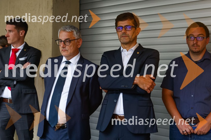  Janez Černe, podžupan Mestne občine Kranj;  Matjaž Han, minister za gospodarski razvoj in tehnologijo;  Matjaž Rakovec, župan Mestne občine Kranj;  ... Delovno srečanje treh ministrov v Kranju