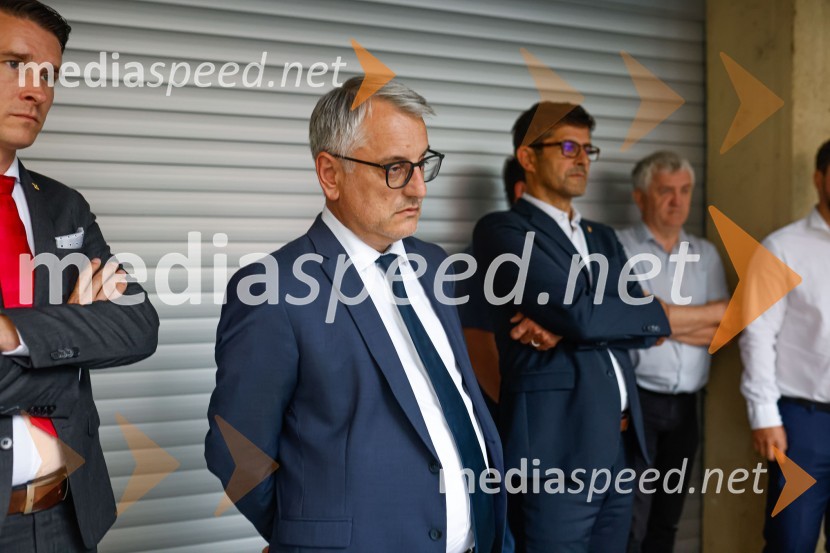  Janez Černe, podžupan Mestne občine Kranj;  Matjaž Han, minister za gospodarski razvoj in tehnologijo;  Matjaž Rakovec, župan Mestne občine KranjDelovno srečanje treh ministrov v Kranju