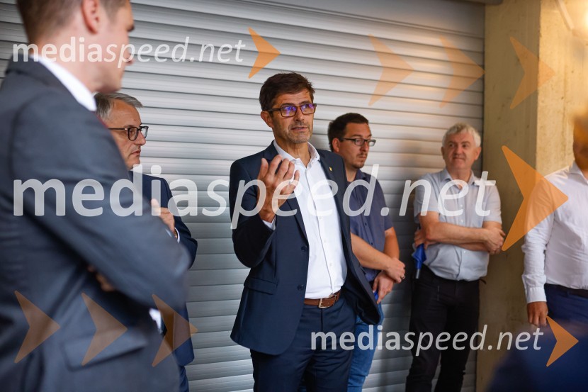  Matjaž Han, minister za gospodarski razvoj in tehnologijo;  Matjaž Rakovec, župan Mestne občine Kranj;  ... ;  ... Delovno srečanje treh ministrov v Kranju