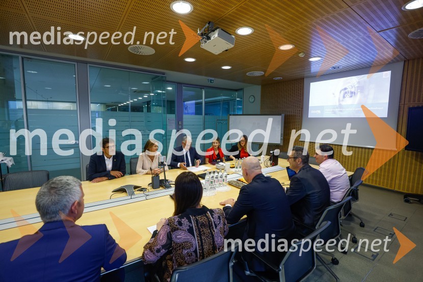 Delovno srečanje treh ministrov v Kranju