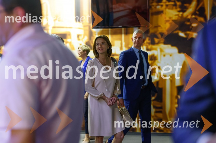  Tanja Fajon, podpredsednica vlade in ministrica za zunanje zadeve;  ... Delovno srečanje treh ministrov v Kranju