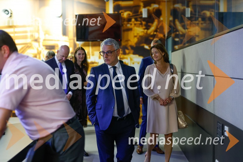  Matjaž Han, minister za gospodarski razvoj in tehnologijo;  Tanja Fajon, podpredsednica vlade in ministrica za zunanje zadeveDelovno srečanje treh ministrov v Kranju