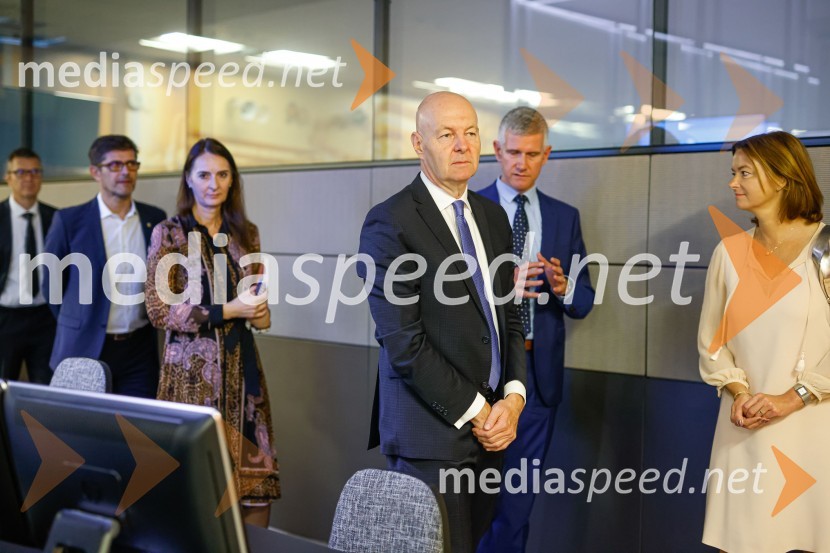  Matjaž Rakovec, župan Mestne občine Kranj;  ... ;  ... ;  ... ;  Tanja Fajon, podpredsednica vlade in ministrica za zunanje zadeveDelovno srečanje treh ministrov v Kranju