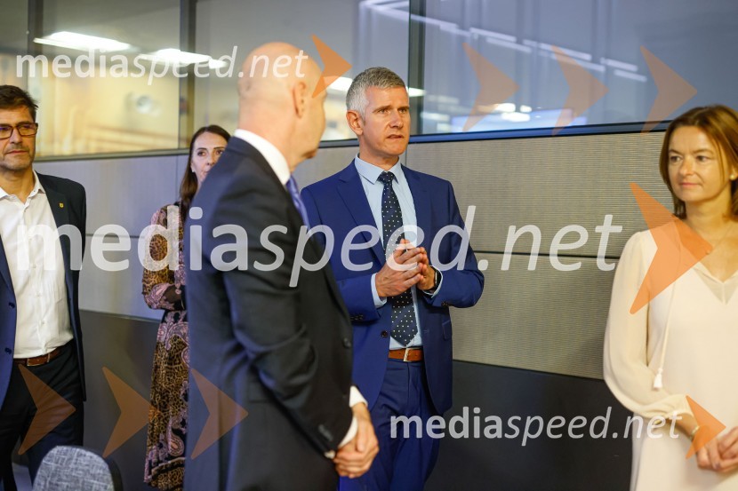  Matjaž Rakovec, župan Mestne občine Kranj;  ... ;  ... ;  Tanja Fajon, podpredsednica vlade in ministrica za zunanje zadeveDelovno srečanje treh ministrov v Kranju