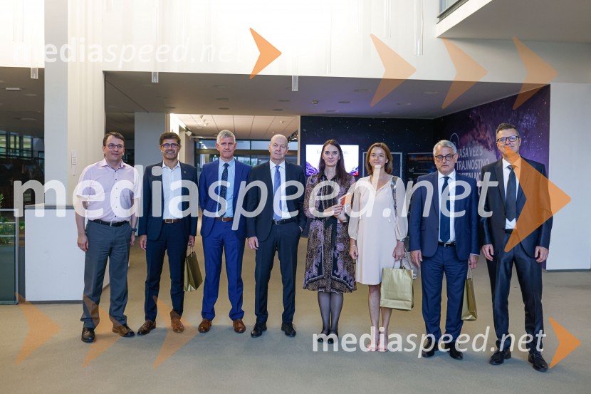  ... ;  Matjaž Rakovec, župan Mestne občine Kranj;  ... ;  ... ;  ... ;  Tanja Fajon, podpredsednica vlade in ministrica za zunanje zadeve;  Matjaž Han, minister za gospodarski razvoj in tehnologijo;  ... Delovno srečanje treh ministrov v Kranju