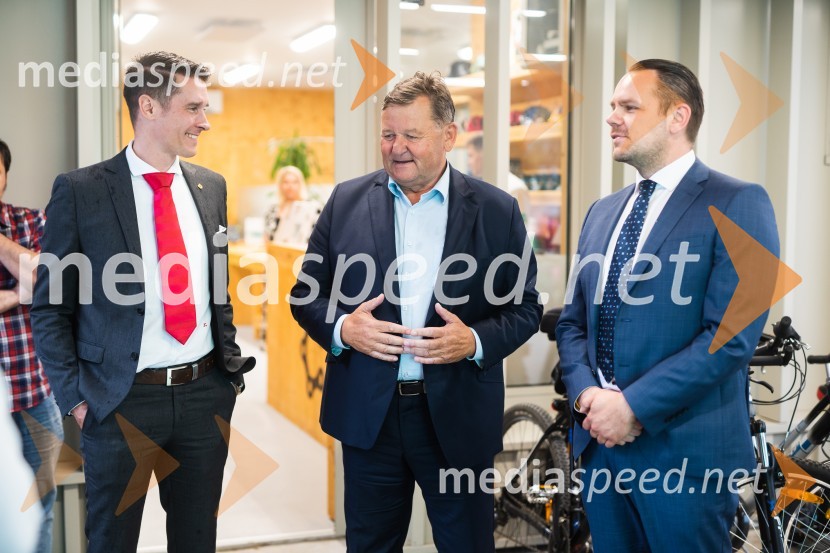  Janez Černe, podžupan Mestne občine Kranj; dr. Aleksander Jevšek, minister za razvoj in EU kohezijsko politiko;  ... Delovno srečanje treh ministrov v Kranju