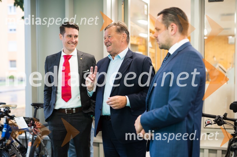  Janez Černe, podžupan Mestne občine Kranj; dr. Aleksander Jevšek, minister za razvoj in EU kohezijsko politiko;  ... Delovno srečanje treh ministrov v Kranju