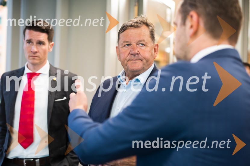  Janez Černe, podžupan Mestne občine Kranj; dr. Aleksander Jevšek, minister za razvoj in EU kohezijsko politiko;  ... Delovno srečanje treh ministrov v Kranju