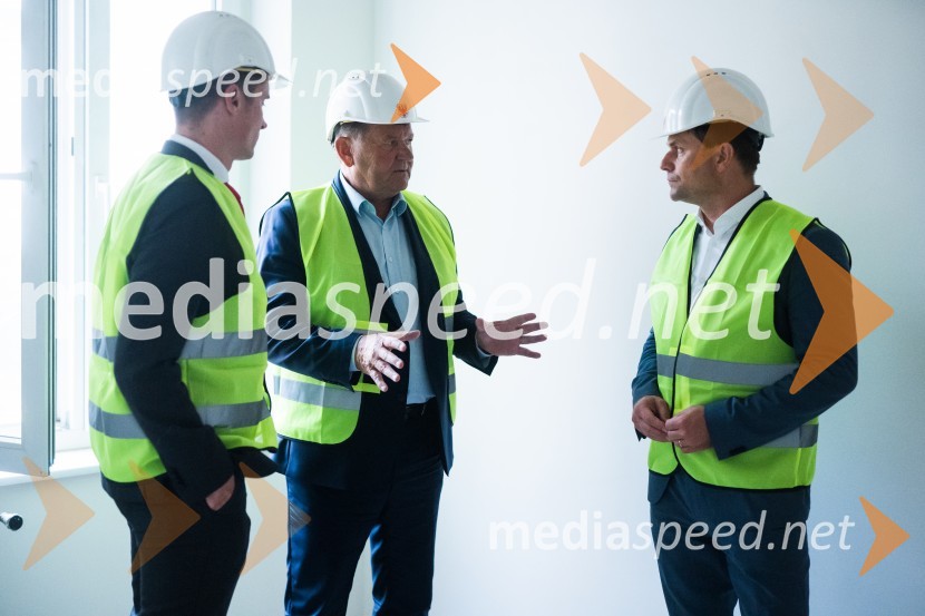  Janez Černe, podžupan Mestne občine Kranj; dr. Aleksander Jevšek, minister za razvoj in EU kohezijsko politiko;  ... Delovno srečanje treh ministrov v Kranju