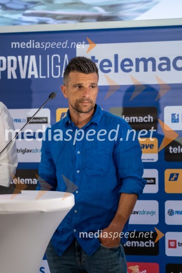  Zoran Zeljković, trener NK KoperNovinarska konferenca prve nogometne lige