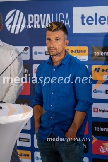  Zoran Zeljković, trener NK KoperNovinarska konferenca prve nogometne lige