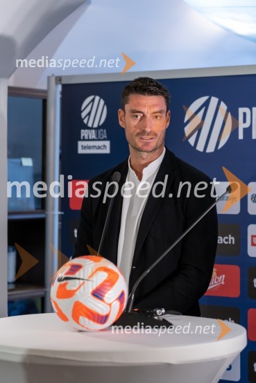  Albert Riera, trener NK OlimpijaNovinarska konferenca prve nogometne lige
