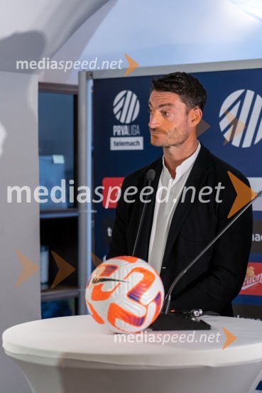  Albert Riera, trener NK OlimpijaNovinarska konferenca prve nogometne lige