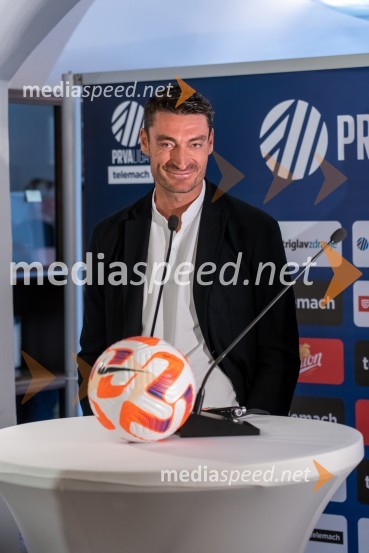  Albert Riera, trener NK OlimpijaNovinarska konferenca prve nogometne lige