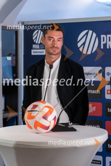  Albert Riera, trener NK OlimpijaNovinarska konferenca prve nogometne lige