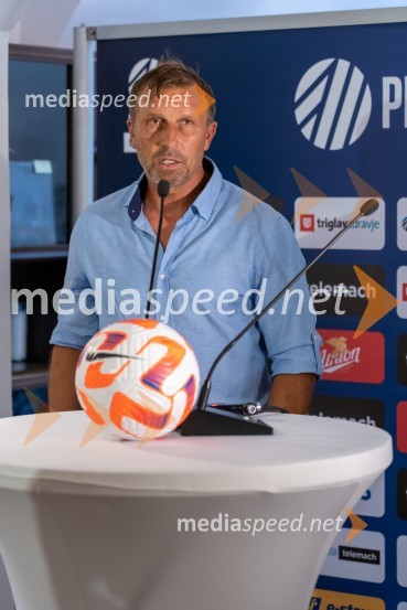  Miran  Srebrnič, nekdanji nogometaš, trener NK GoricaNovinarska konferenca prve nogometne lige