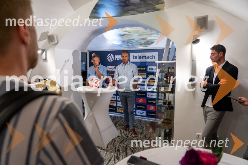  Miran  Srebrnič, nekdanji nogometaš, trener NK Gorica;  Dejan Grabić, strateg NK Bravo;  Albert Riera, trener NK OlimpijaNovinarska konferenca prve nogometne lige