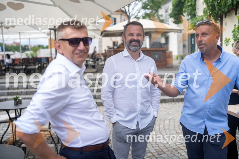  Radovan Karanović, trener NK Maribor;  Dušan Kosić, nogometaš in trener, NK Kraševci;  Miran  Srebrnič, nekdanji nogometaš, trener NK GoricaNovinarska konferenca prve nogometne lige