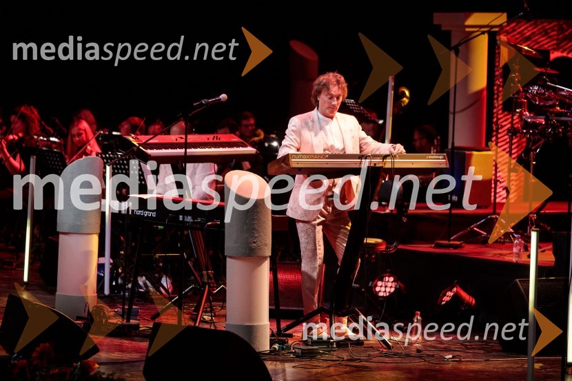  Tonči Huljić, skladateljMediterraneo Tonči Huljić in Petar Grašo, Festival Ljubljana 2022