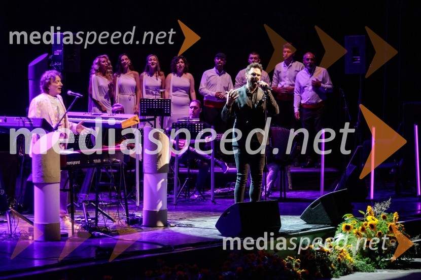  Tonči Huljić, skladatelj;  Petar Grašo, pevecMediterraneo Tonči Huljić in Petar Grašo, Festival Ljubljana 2022