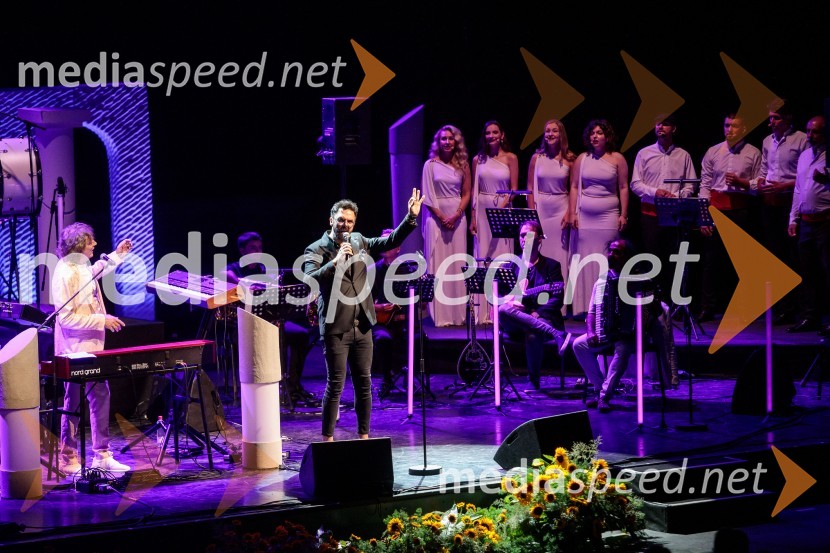  Tonči Huljić, skladatelj;  Petar Grašo, pevecMediterraneo Tonči Huljić in Petar Grašo, Festival Ljubljana 2022