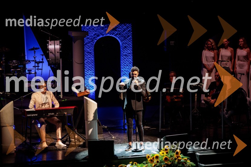  Tonči Huljić, skladatelj;  Petar Grašo, pevecMediterraneo Tonči Huljić in Petar Grašo, Festival Ljubljana 2022