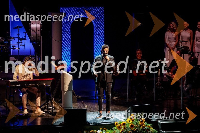  Tonči Huljić, skladatelj;  Petar Grašo, pevecMediterraneo Tonči Huljić in Petar Grašo, Festival Ljubljana 2022