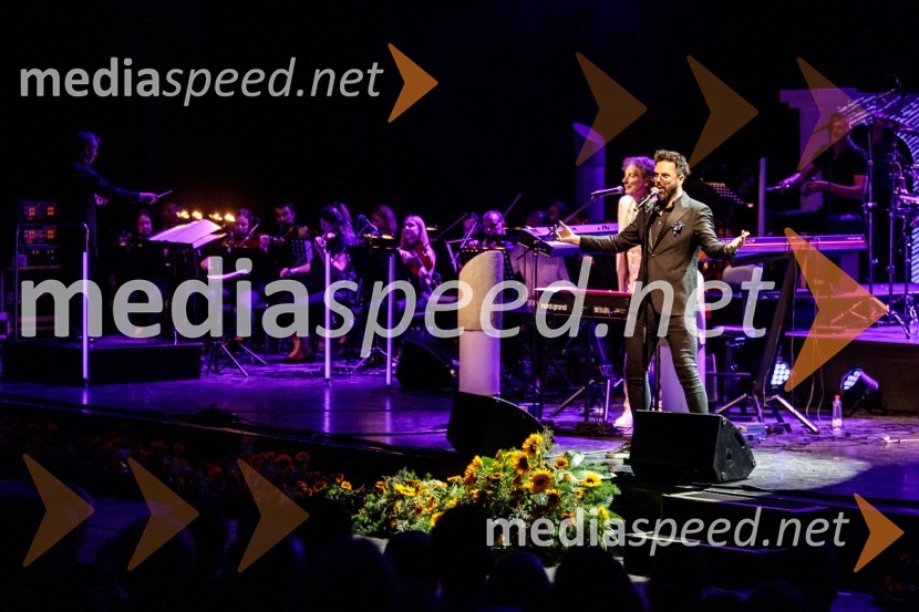  Petar Grašo, pevecMediterraneo Tonči Huljić in Petar Grašo, Festival Ljubljana 2022