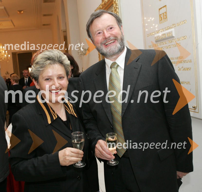 Polona Pivec, novinarka na radiu Maribor ter sestra dr. Gregorja Pivca, direktorja Splošne bolnišnice Maribor in Ivan Rozman, rektor Univerze v MariboruLjudje RAZNO