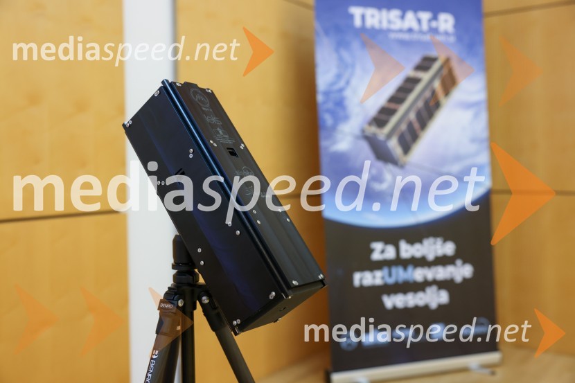 Izstrelitev satelita Trisat-R, Univerza v Mariboru