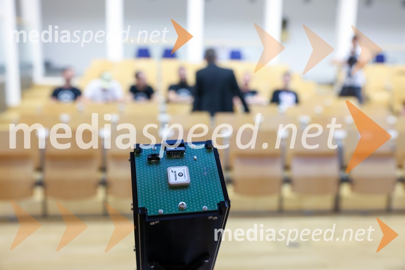 Izstrelitev satelita Trisat-R, Univerza v Mariboru