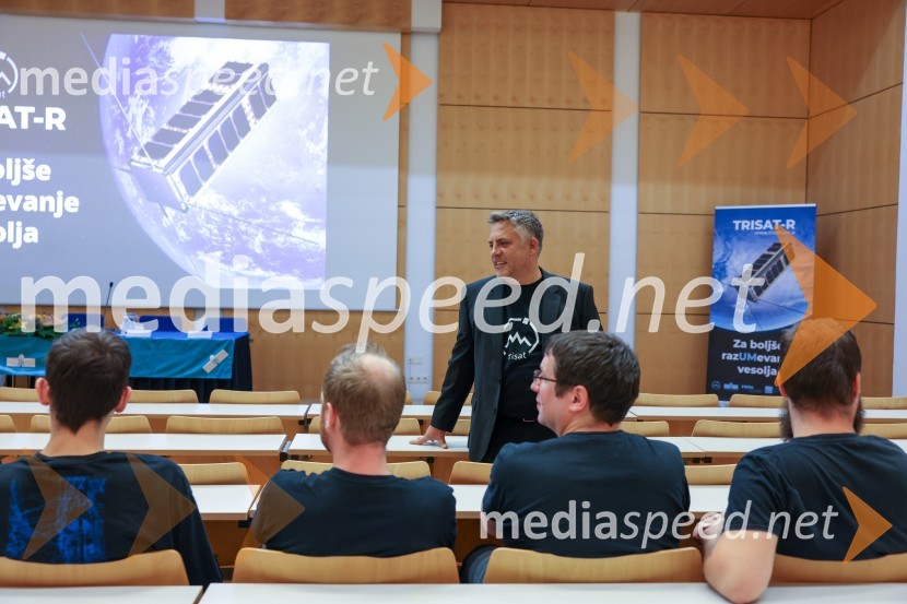 dr. Iztok Kramberger, Fakulteta za elektrotehniko, računalništvo in informatikoIzstrelitev satelita Trisat-R, Univerza v Mariboru