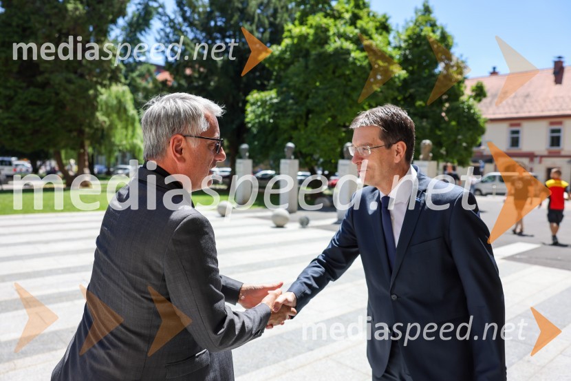  Matjaž Han, minister za gospodarski razvoj in tehnologijo; prof. dr. Zdravko Kačič, rektor Univerze v MariboruIzstrelitev satelita Trisat-R, Univerza v Mariboru