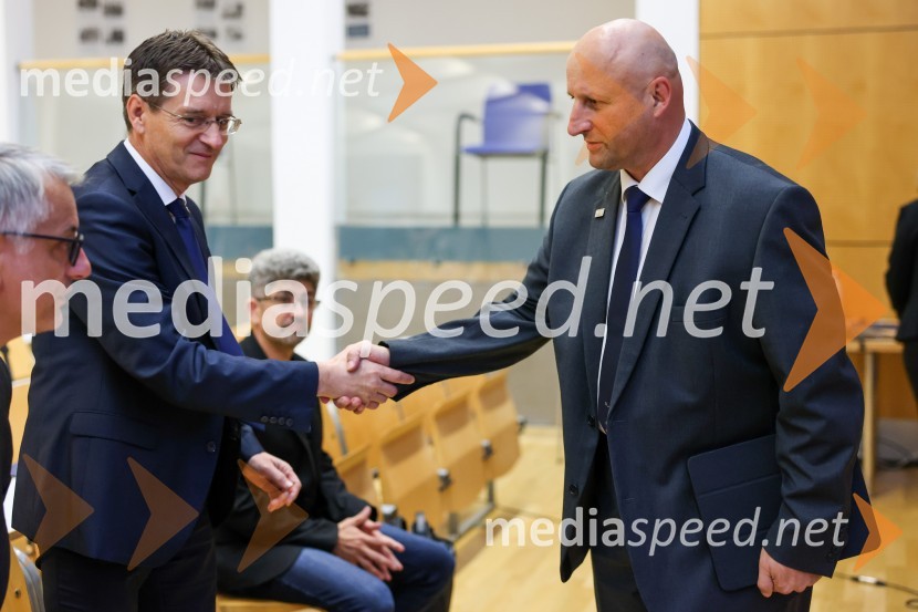 prof. dr. Zdravko Kačič, rektor Univerze v Mariboru; prof. dr. Gorazd Štumberger, Fakulteta za elektrotehniko, računalništvo in informatiko, Univerza v MariboruIzstrelitev satelita Trisat-R, Univerza v Mariboru