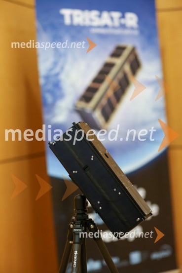 Izstrelitev satelita Trisat-R, Univerza v Mariboru