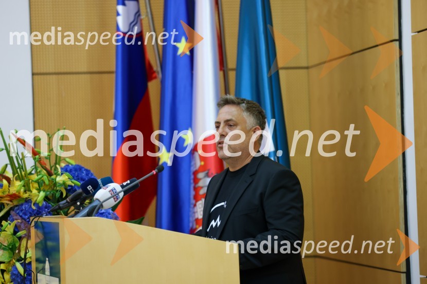 dr. Iztok Kramberger, Fakulteta za elektrotehniko, računalništvo in informatikoIzstrelitev satelita Trisat-R, Univerza v Mariboru