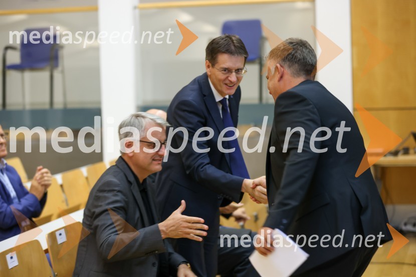  Matjaž Han, minister za gospodarski razvoj in tehnologijo; prof. dr. Zdravko Kačič, rektor Univerze v Mariboru; dr. Iztok Kramberger, Fakulteta za elektrotehniko, računalništvo in informatikoIzstrelitev satelita Trisat-R, Univerza v Mariboru