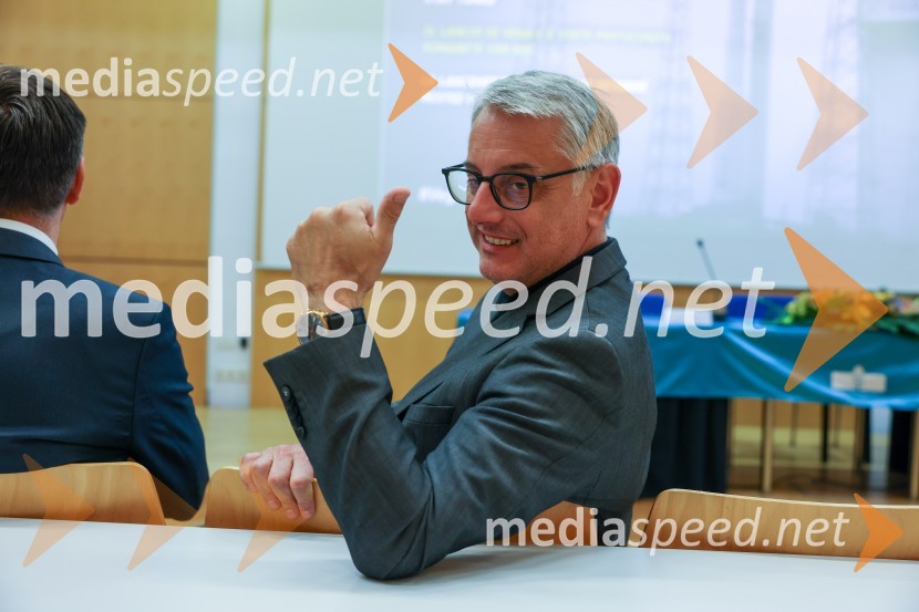  Matjaž Han, minister za gospodarski razvoj in tehnologijoIzstrelitev satelita Trisat-R, Univerza v Mariboru