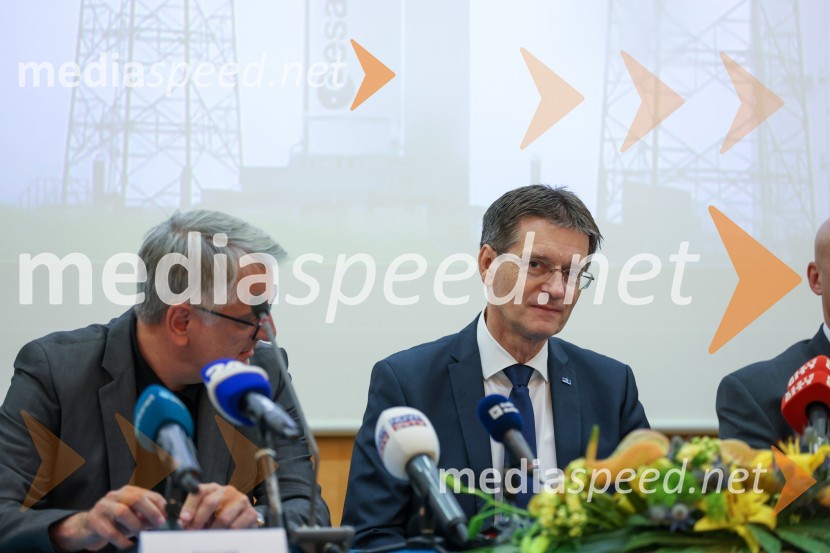  Matjaž Han, minister za gospodarski razvoj in tehnologijo; prof. dr. Zdravko Kačič, rektor Univerze v MariboruIzstrelitev satelita Trisat-R, Univerza v Mariboru