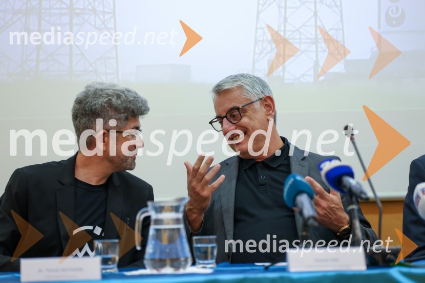dr. Tomaž Rotovnik, direktor, SkyLabs;  Matjaž Han, minister za gospodarski razvoj in tehnologijoIzstrelitev satelita Trisat-R, Univerza v Mariboru