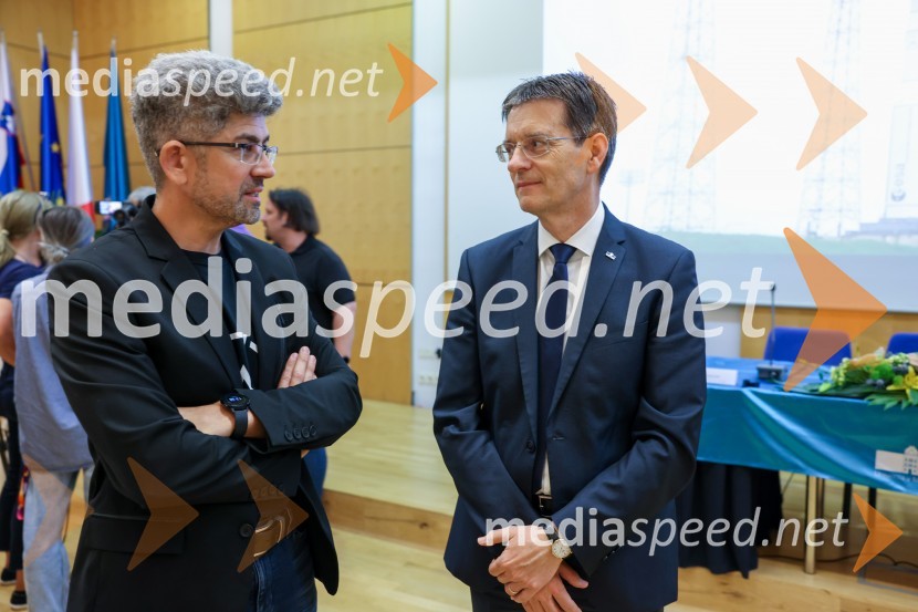 dr. Tomaž Rotovnik, direktor, SkyLabs; prof. dr. Zdravko Kačič, rektor Univerze v MariboruIzstrelitev satelita Trisat-R, Univerza v Mariboru