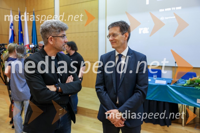 dr. Tomaž Rotovnik, direktor, SkyLabs; prof. dr. Zdravko Kačič, rektor Univerze v MariboruIzstrelitev satelita Trisat-R, Univerza v Mariboru