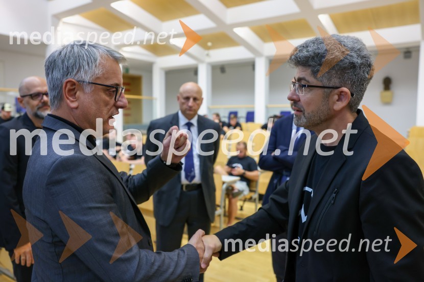  Matjaž Han, minister za gospodarski razvoj in tehnologijo; dr. Tomaž Rotovnik, direktor, SkyLabsIzstrelitev satelita Trisat-R, Univerza v Mariboru