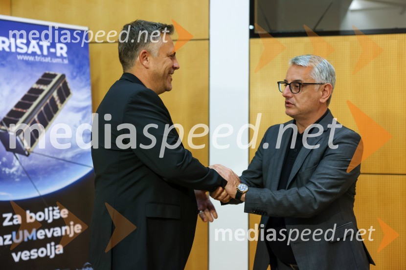 dr. Iztok Kramberger, Fakulteta za elektrotehniko, računalništvo in informatiko;  Matjaž Han, minister za gospodarski razvoj in tehnologijoIzstrelitev satelita Trisat-R, Univerza v Mariboru