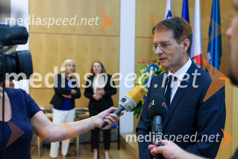 prof. dr. Zdravko Kačič, rektor Univerze v MariboruIzstrelitev satelita Trisat-R, Univerza v Mariboru