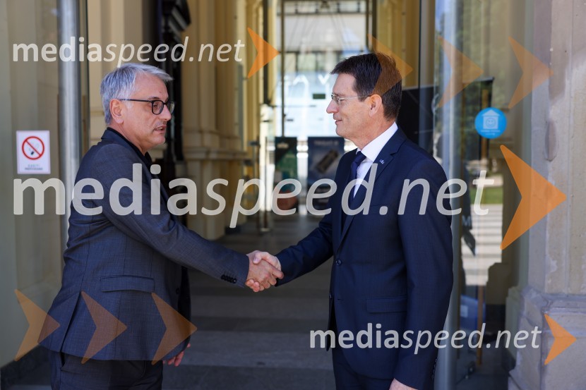  Matjaž Han, minister za gospodarski razvoj in tehnologijo; prof. dr. Zdravko Kačič, rektor Univerze v MariboruIzstrelitev satelita Trisat-R, Univerza v Mariboru