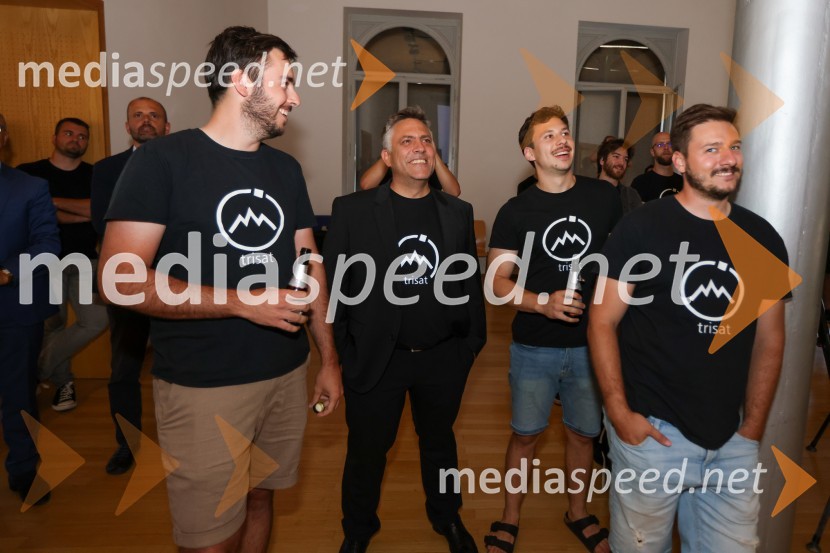  ... ; dr. Iztok Kramberger, Fakulteta za elektrotehniko, računalništvo in informatiko;  ... ;  ... Izstrelitev satelita Trisat-R, Univerza v Mariboru